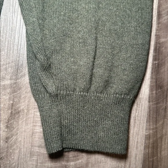 Amazon Essentials Olive Green V-Neck Sweater - XL - Picture 4 of 6